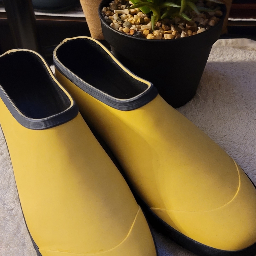 Gardening shoes
